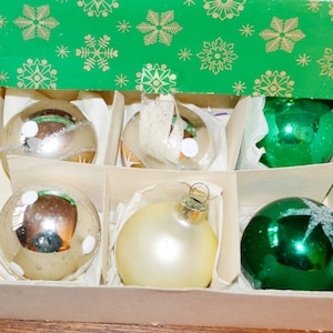 6x Vintage Christmas balls colored silver old 50s green 70s Retro Christmas Santa Mid Century
