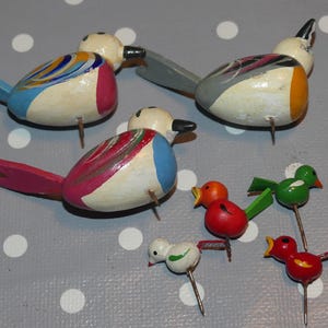 7 figuras de Pascua de madera vintage, pájaros en aguja, decoración de Pascua de los años 50 y 60, pollitos, decoración de Pascua pintada a mano, pájaros de Pascua retro de Erzgebirge, raros
