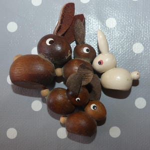 5x Figuras de Pascua de madera vintage Familia de conejos Ulbricht Decoración de Pascua Figura de conejo Orejas de cuero de madera Decoración de Pascua Conejo de Pascua Retro Erzgebirge Pascua