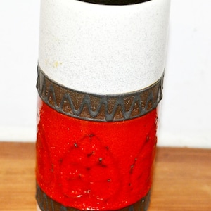 Beautiful simple 70s vintage ceramic white/red blue retro mid century shabby chic country style seventies