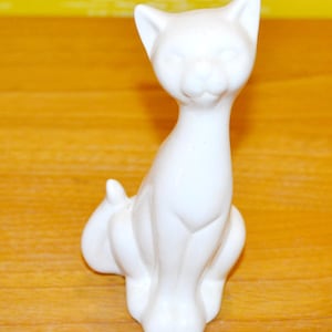 Vintage Ceramic Figurine Cat White 70s Retro, Shabby Chic Mid Century Shabby Chic Country Style