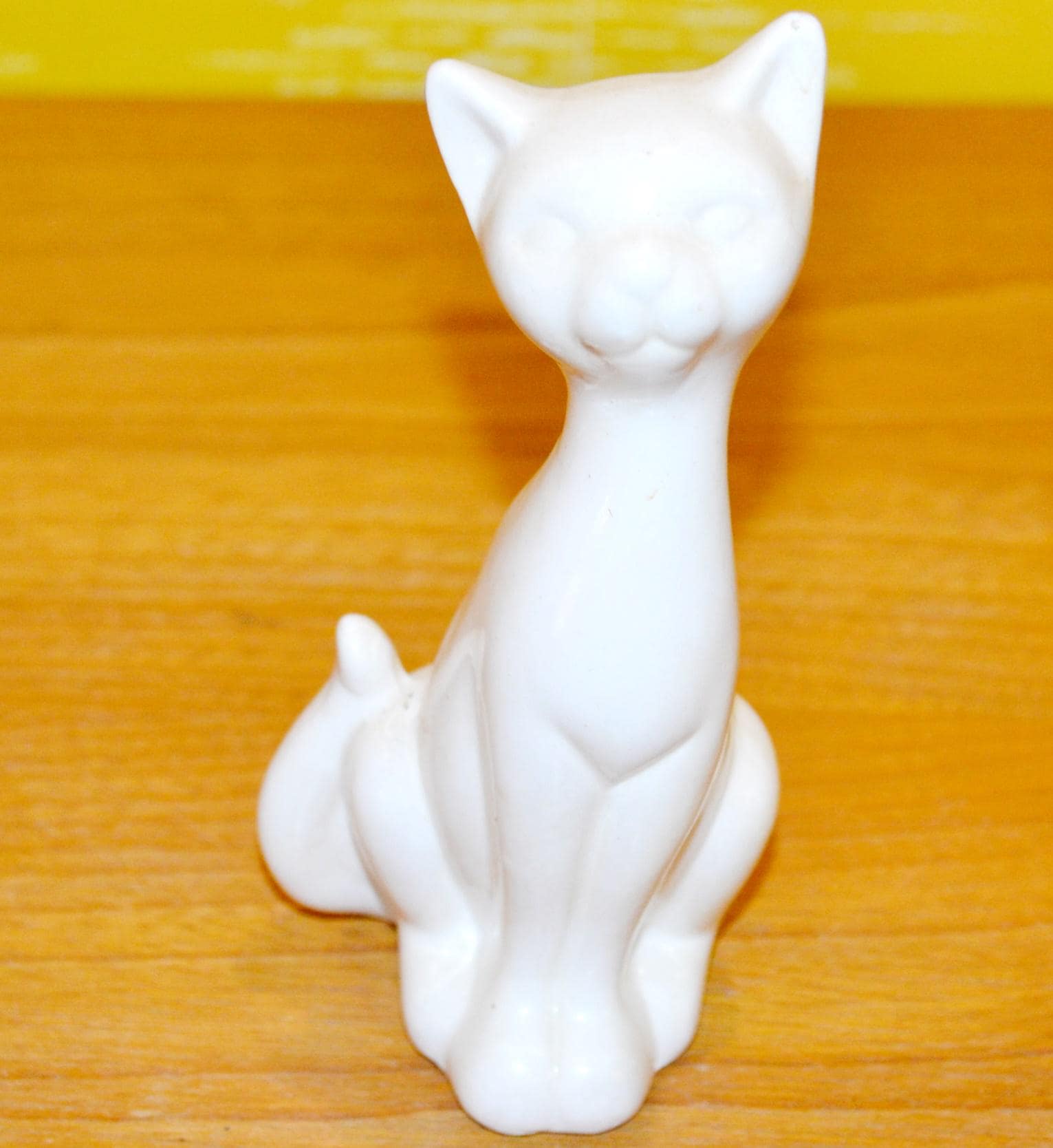 ヴィンテージ陶器の猫の置物、白、1970年代レトロ、シャビーシック