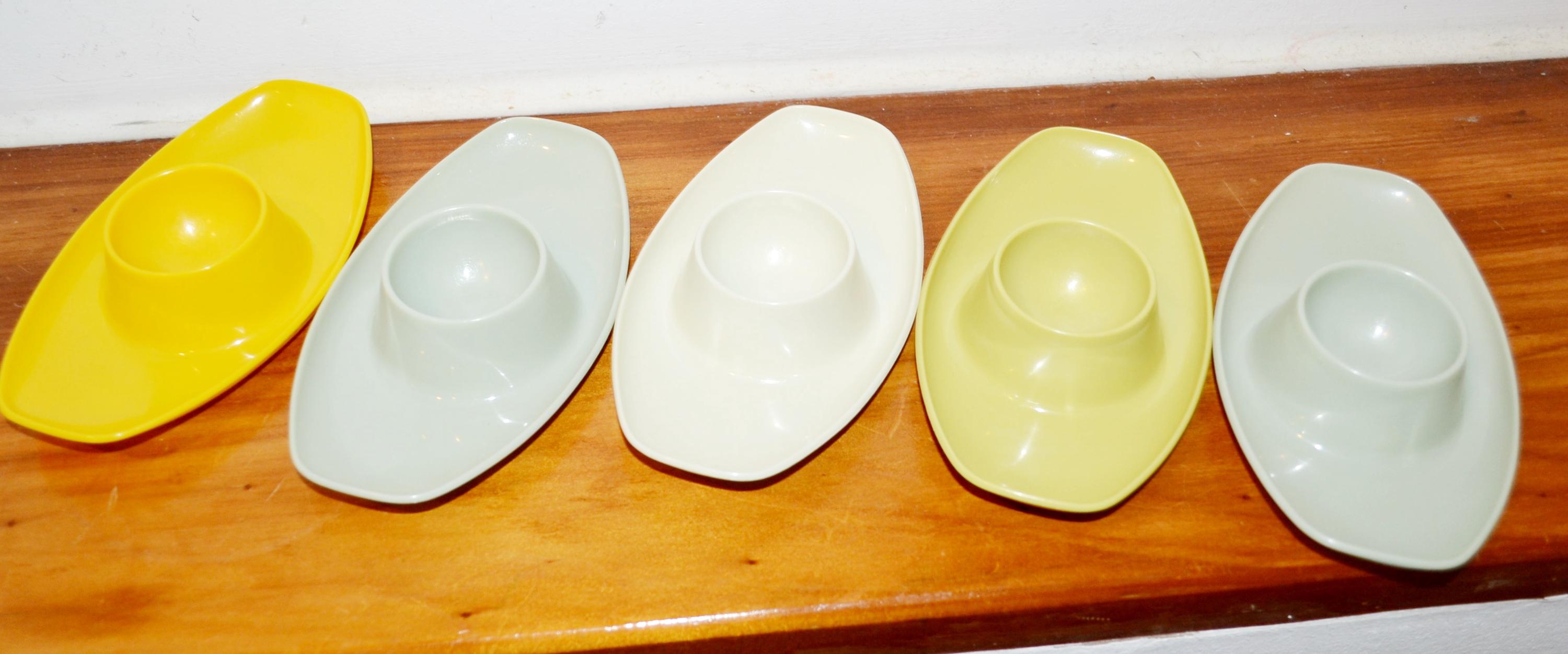 美しい1950年代のヴィンテージプラスチックエッグカップ、カラフル