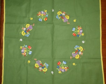 Vintage EASTER tablecloth middle blanket 75x75 embroidered green Easter tablecloth chick Easter decoration retro 70s