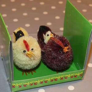 Vintage EASTER 2 Chenille Chickens with Chicks Birds Set Easter Bush Decorations Pipe Cleaners Wire Classic Easter Decoration Retro 70s Birds