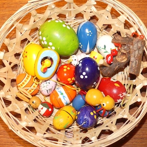 Vintage wooden EASTER 22 figures colorful Easter bush decoration in basket bunny eggs chicks gift tag Easter eggs retro Erzgebirge easter
