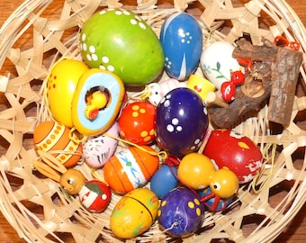 Vintage wooden EASTER 22 figures colorful Easter bush decorations in basket bunnies eggs chicks gift tags Easter eggs retro Erzgebirge