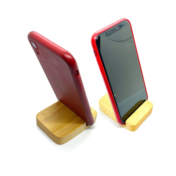 Recycled wood phone holder – Customizable phone holder on request – French and artisanal manufacturing in Brittany – Gift idea