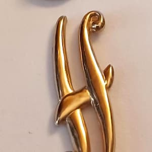 Vintage Script Style Letter H Initial Gold Tone Lapel Hat Tie Pin Souvenir 2051