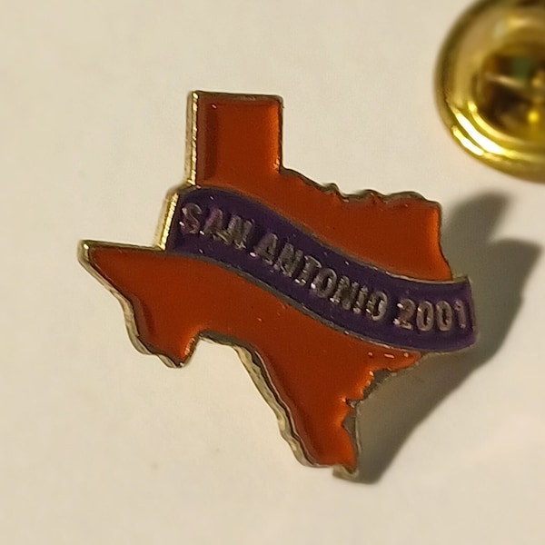 Texas State Shaped San Antonio 2001 Lapel Hat Tie Pin Souvenir 0681