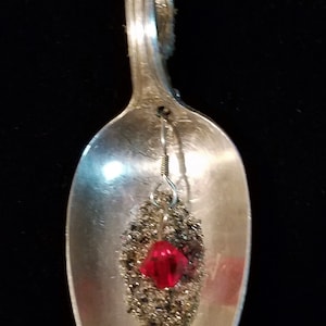 Colgante de cuchara antigua bañado en plata de ley con cristales de Swarovski