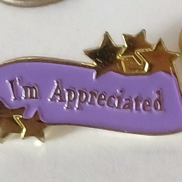 I'm Appreciated Lavender Enamel Gold Tone Stars Award Lapel Hat Tie Pin Souvenir 0589