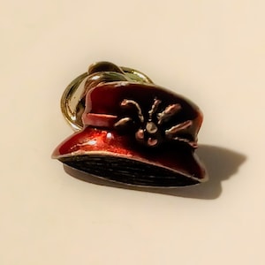 Red Hat Society Red Hat Lapel Hat Tie Pin Souvenir 1566