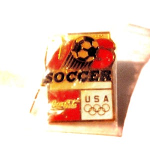 US Soccer 1992 Barcelona, Spain Coca-Cola, Coke Sponsor Lapel/Hat Pin, Souvenir NIB 0008
