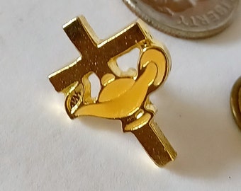 Lamp of Learning Knowledge Cross Gold Tone Lapel Hat Tie Pin Souvenir 1962