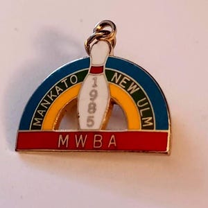 Vintage Mankato New Ulm MWBA Minnesota Womens Bowling Association Lapel Hat Tie Pin Souvenir 2081