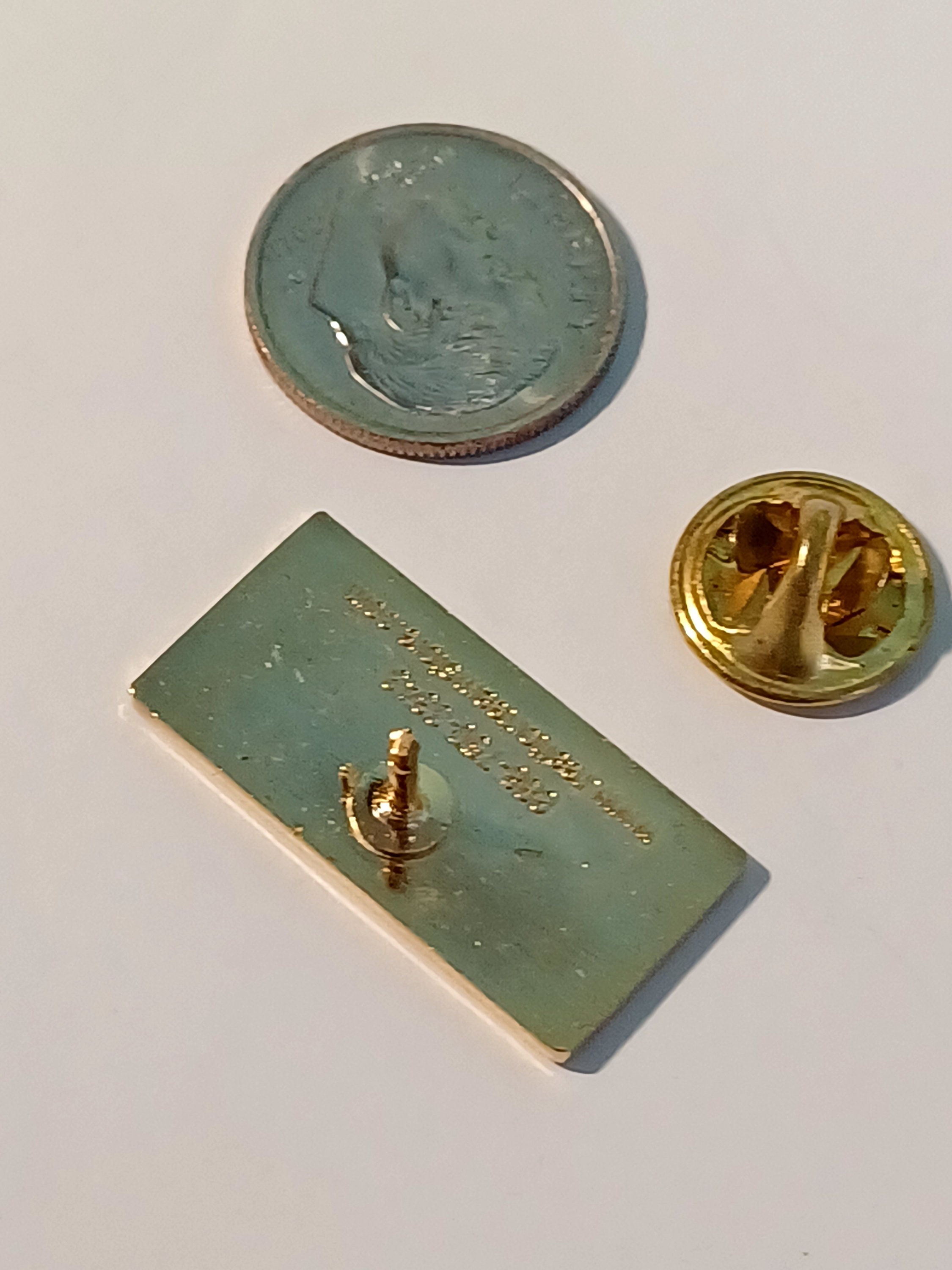 Realtor R Pin Realtor R United States US Waving Flag Gold Tone Lapel Hat Tie Pin ...