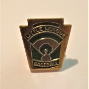 Vintage Little League Baseball Anstecknadel / Hutnadel aus Emaille in Goldtönen Souvenir 0429