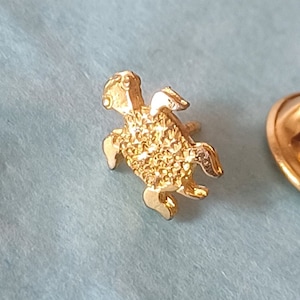 Miniature Gold Tone Turtle Tortoise Lapel Hat Tie Pin Souvenir 1880