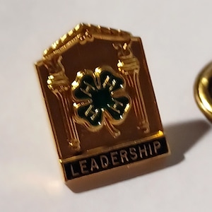 Vintage Readers Digest Youth Organization 4H Clover Badge Leadership Lapel Hat Tie Pin Souvenir 1615