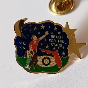 Vintage Florida Kiwanis International 95-96 Reach For The Stars Lapel Hat Tie Pin Souvenir 1745