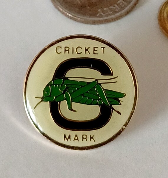 Cricket 6 Mark Dart Game Dartboard Lapel Hat Tie … - image 1