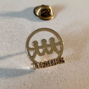 Vintage United Way Thanks Gold Tone Children Lapel Hat Tie Pin Souvenir 0201