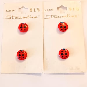 vintage Streamline coccinelle 4 boutons cardés