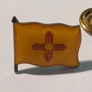 Vintage New Mexico State Flag Zia Sun Symbol Lapel Hat Tie Pin Souvenir 1683