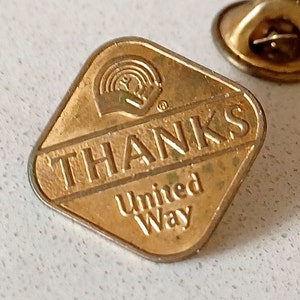 Vintage United Way Thanks Gold Tone Lapel Hat Tie Pin Souvenir 1989