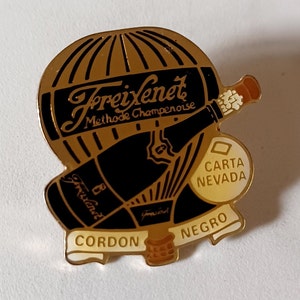 Vintage Freixenet Cordon Negro Carta Nevada Wine Hot Air Balloon Lapel Hat Tie Pin Souvenir 1169