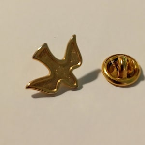 Gold-Tone Textured Peace Dove Lapel/Hat Pin Souvenir 1154