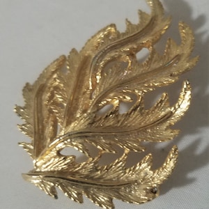 Vintage Gold Tone Leaf Brooch/Pin