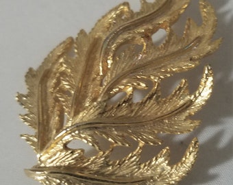 Vintage Gold Tone Leaf Brooch/Pin