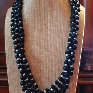 Vintage zwarte houten kralen met witte afstandkralen, ketting met drie strengen