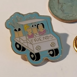 Friends Golf Cart Golf Clubs Lapel Hat Tie Pin Souvenir 1808
