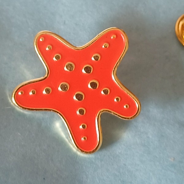 Red Enamel Starfish Star Fish Gold Tone Lapel Hat Tie Pin Souvenir Novelty 2052