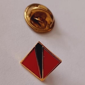 Vintage International Harvester IH Logo Navistar Lapel Hat Tie Pin Pamiątkowa 2068