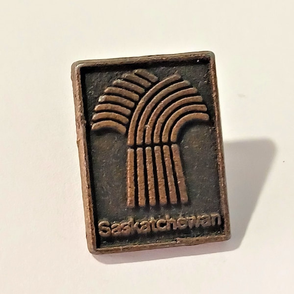 Vintage Saskatchewan Wheat Sheaf Brass Tone Lapel Hat Tie Pin Souvenir 0077