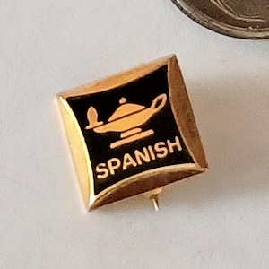 Vintage Spanish Lamp of Knowledge Gold Tone Lapel Hat Tie Pin Souvenir 0521