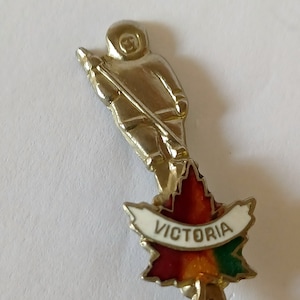 Victoria Canada Iniut Silver Multi Color Maple Leaf Collector Souvenir Spoon