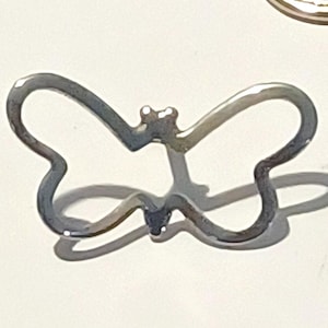 Silver Tone Open Outline Butterfly Delicate Lapel Hat Tie Pin Souvenir 1877