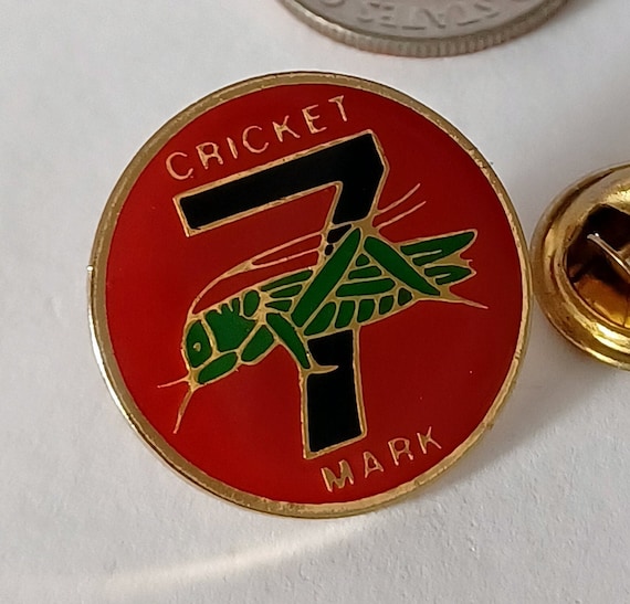Cricket 7 Mark Dart Game Dartboard Lapel Hat Tie … - image 1