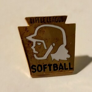 Vintage Little League Softball Primitive Revers Hut Krawatte Pin Souvenir 1477