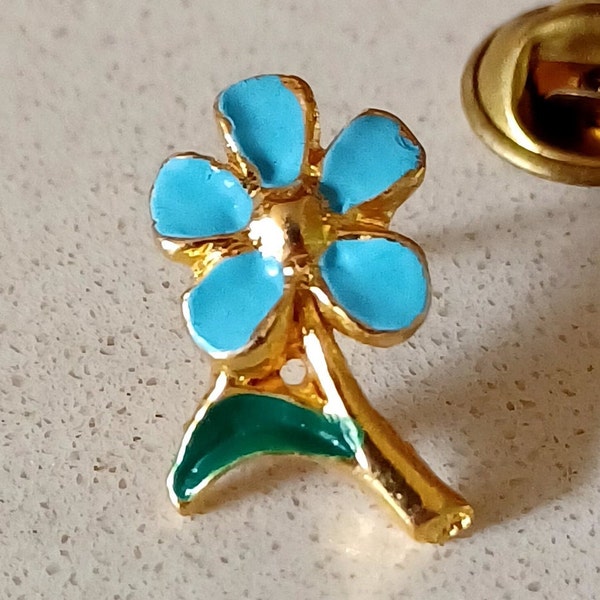 Vintage Forget Me Not Flower Floral Gold Tone Lapel Hat Tie Pin Souvenir 0357