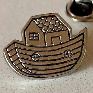 Vintage Silver Tone Noah&#39;s Ark Lapel Hat Tie Pin Souvenir 0289
