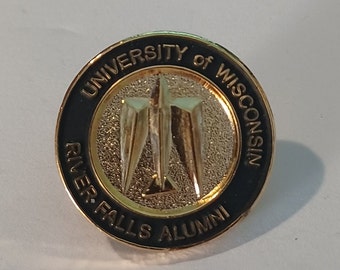 University of Wisconsin, River Falls Alumni Lapel/Hat Pin Souvenir 0222