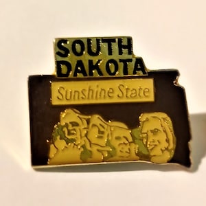 Vintage South Dakota Sunshine State Mount Rushmore Lapel/Hat Pin Souvenir 0764