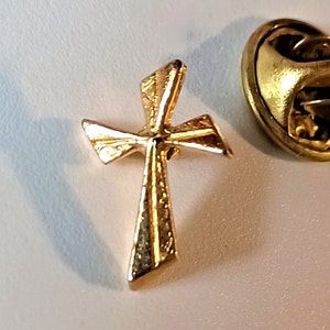 Cross Religious Christian Gold Tone Lapel Hat Tie Pin Souvenir 0138