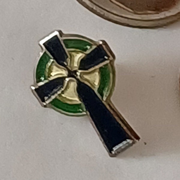 Celtic Cross Black Enamel Green Circle Enamel Irish Ireland Lapel Hat Tie Pin Souvenir 0971